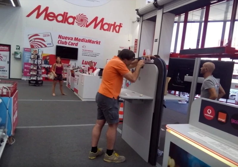 Assemblage des étagères Media Markt