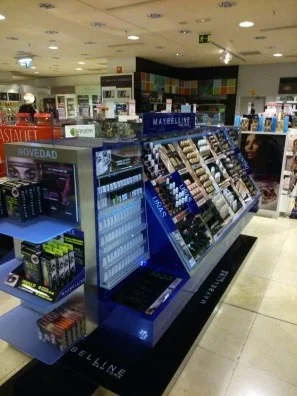 Installation de gondoles dans les centres commerciaux