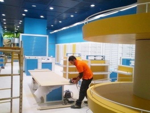 Montage et installation de mobilier commercial Montage et installation de mobilier commercial