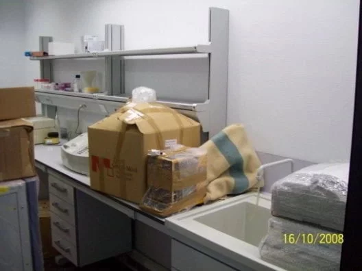 Assemblage et installation de mobilier clinique de premier plan à l'échelle internationale dans les laboratoires moléculaires de Severo Ochoa Assemblage et installation de mobilier clinique dans les laboratoires moléculaires Severo Ochoa