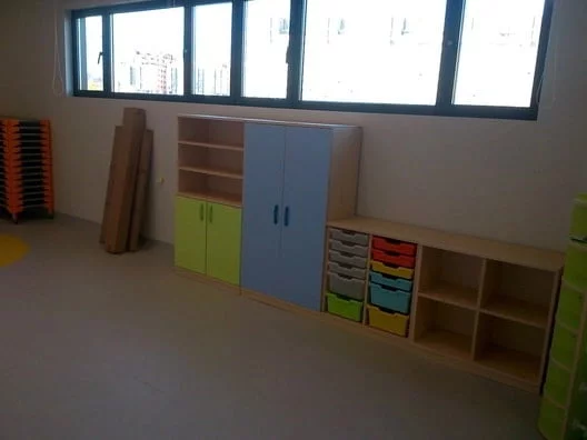 Montage de meubles de chambre d'enfant