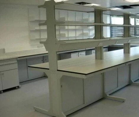 Assemblage de mobilier de laboratoire clinique et de recherche