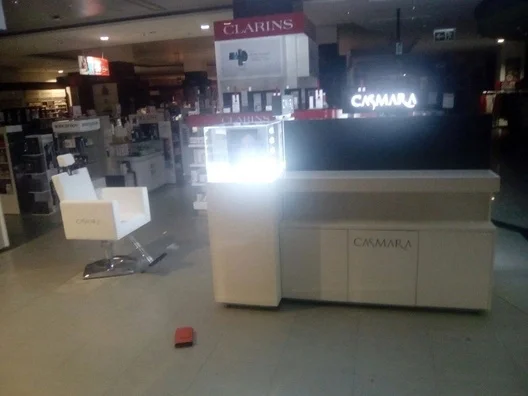Entreprise de montage de meubles dans un centre commercial
