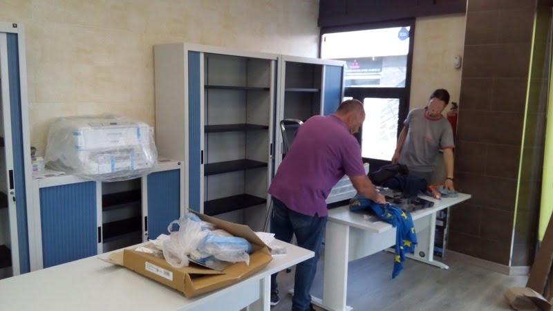 Montaje de mobiliario metálico y montadores