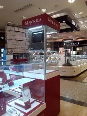 Le démontage du mobilier d'exposition dans les magasins comprend son démontage Le démontage du mobilier d'exposition dans les magasins comprend son démontage