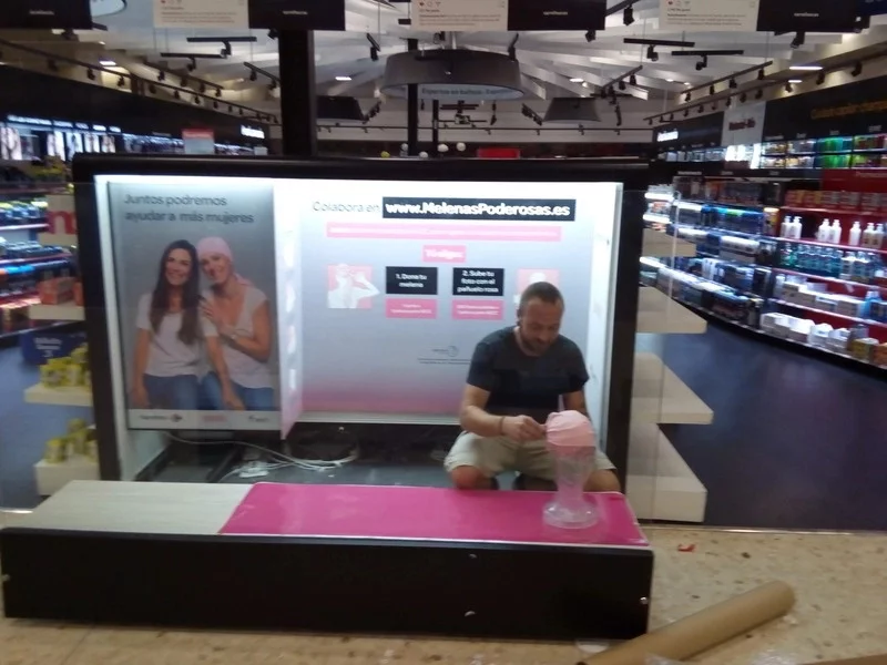 mise en place de mobilier et PLV Carrefour