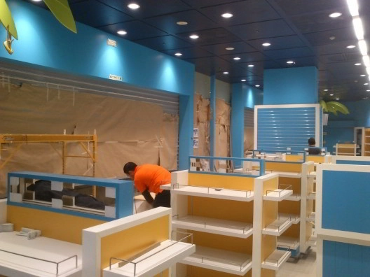 Montaje de mobiliario comercial en tiendas a nivel nacional
