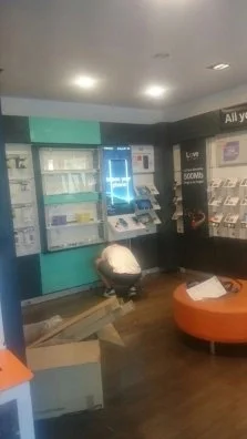 montage de meubles dans les magasins Orange